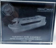 Teknomar İzmir Karaburun Deniz Otobüsü ilk seferi anısına - Cam kağıt ağırlığı