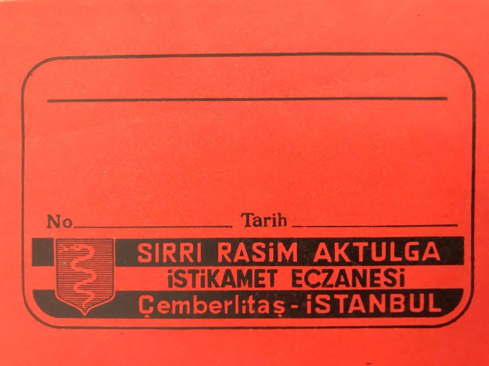 Sırrı Rasim AKTULGA - İstikamet Eczanesi BEŞİKTAŞ / Şişe etiketi
