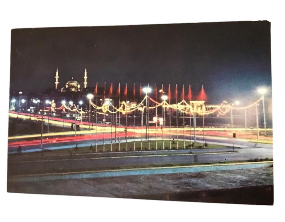 Saraçhane meydanı / Doğan Kardeş - 1970'li yıllara ait kartpostal / Arkası yazısız