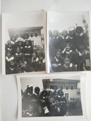 3 adet küçük boy fot. Arkasında İskenderpaşa yazıyor. / Fotoğraf