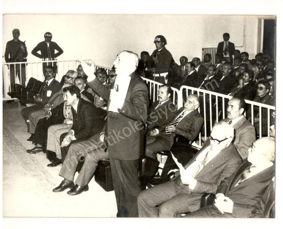 Necmettin ERBAKAN Mahkemede - 18x24 Fotoğraf