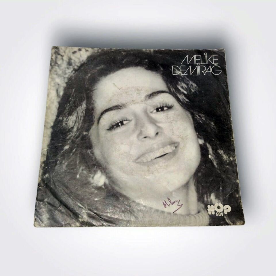 Melike DEMİRAĞ  (Sadece kapaktır, içerisinde plak yoktur.)
