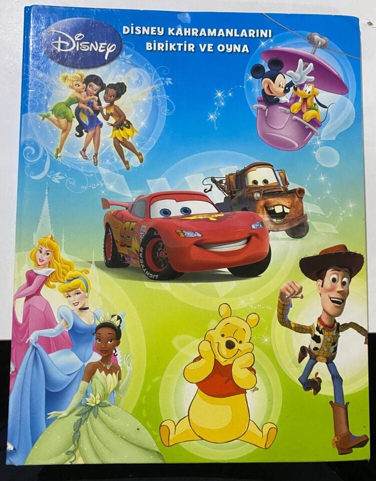 Disney Kahramanlarını Biriktir ve Oyna - Panini / İçerisinde 100 adet kart var