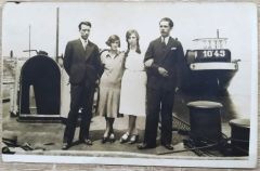 Gemide poz verenler - Fotoğraf
