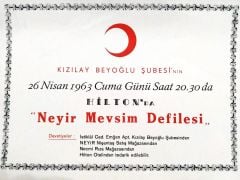 Kızılay Beyoğlu şubesi 1963 Hilton Neyir Mevsim Defilesi / Karton reklam  - Efemera