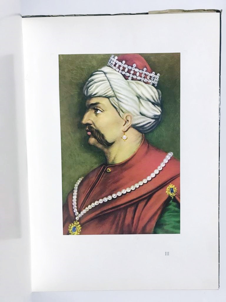 Topkapı Sarayı Portrais of the Sultans - Nigar ANAFARTA / Kitap