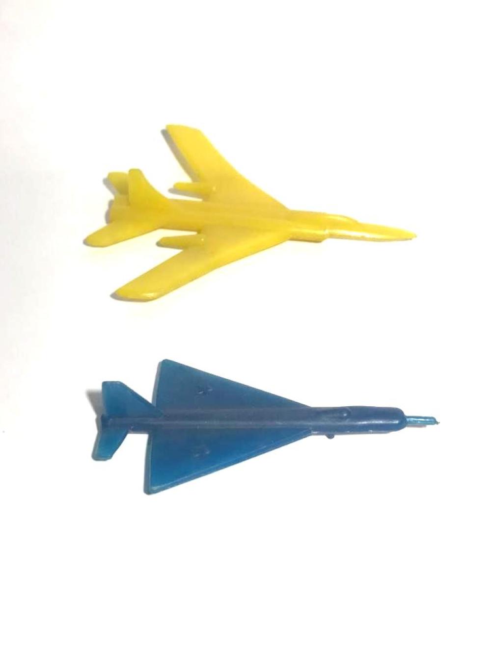 2 adet Savaş uçağı - Sovyet dönemi, plastik oyuncak