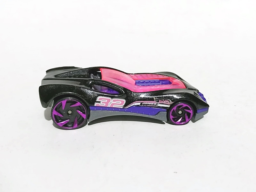 32 numaralı yarış arabası / Hot Wheels 2003 Mattel - Oyuncak