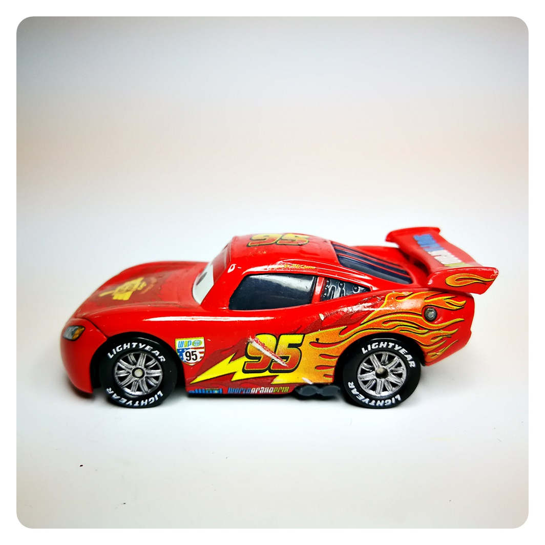 (L)  Arabalar - Disney Pixar Cars / Oyuncak Figür