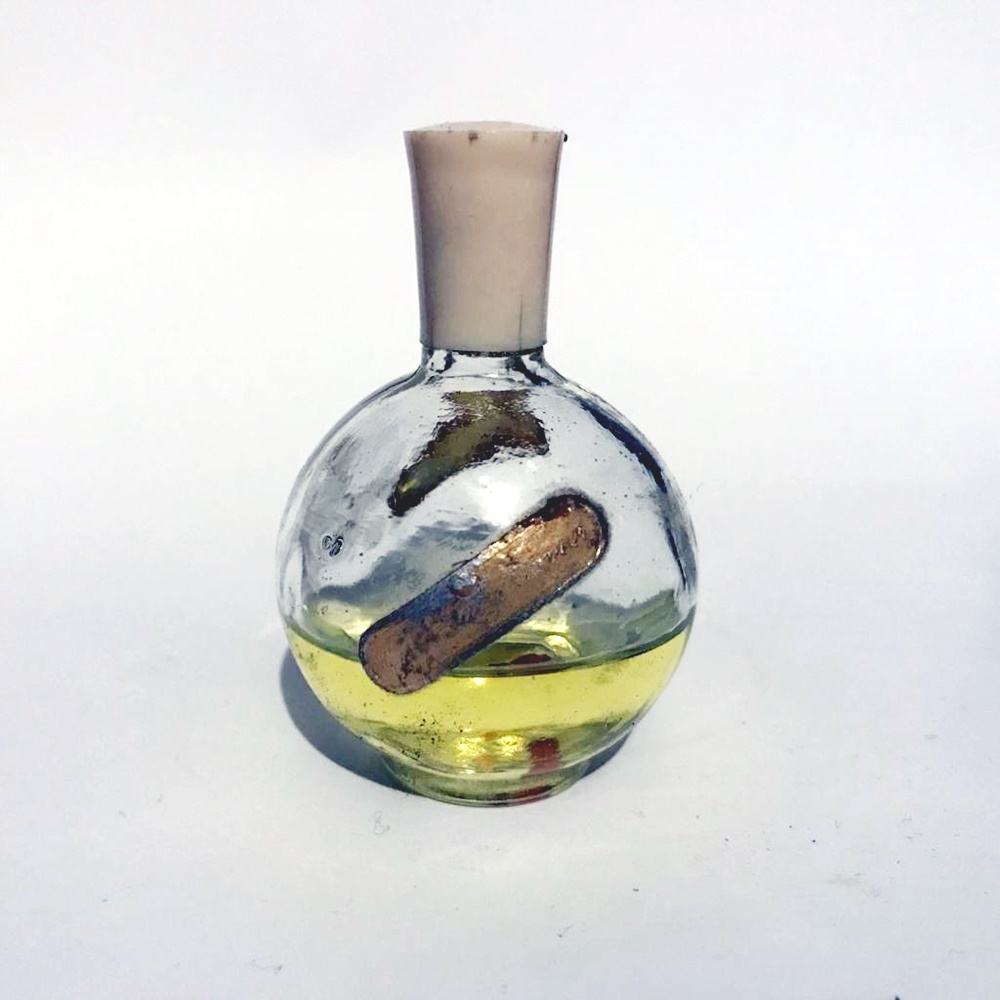 Beşçiçek - Eyüp Sabri Tuncer / Kolonya şişesi