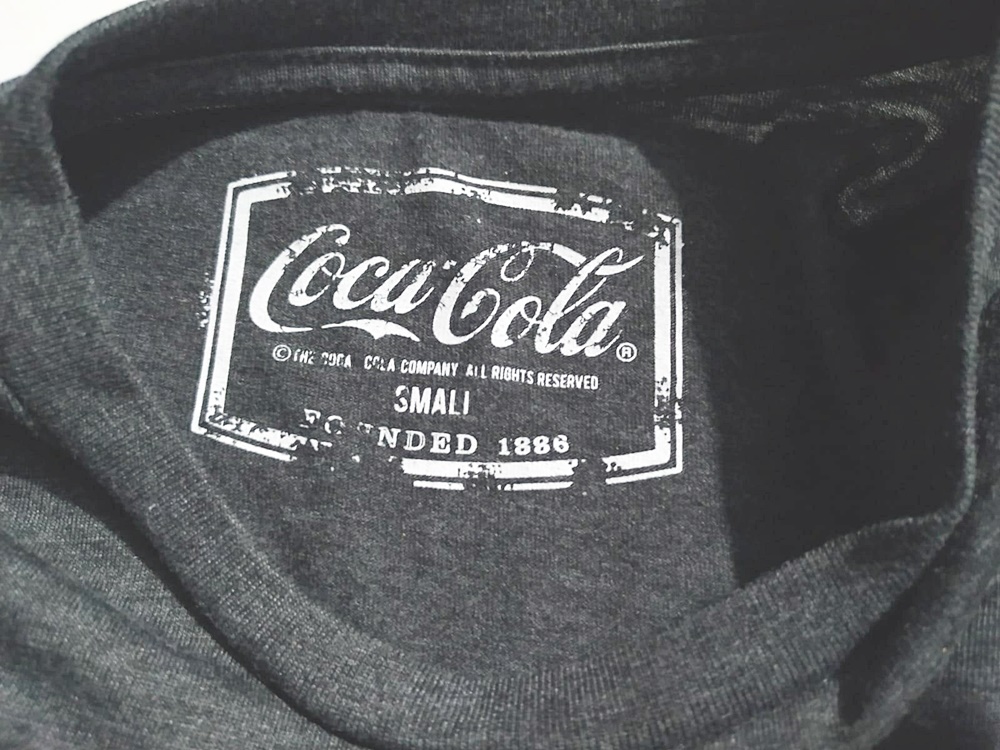 Coca Cola Delicious & Refreshing - Tişört