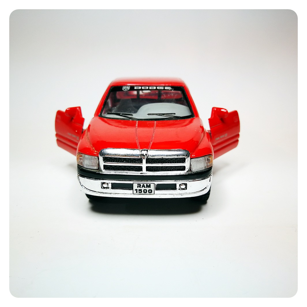 Dodge Ram 1:44 Kinsmart / Oyuncak Figür