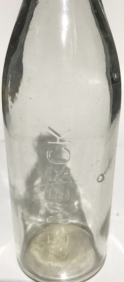 E. Merck - Porselen kapaklı, cam şişe