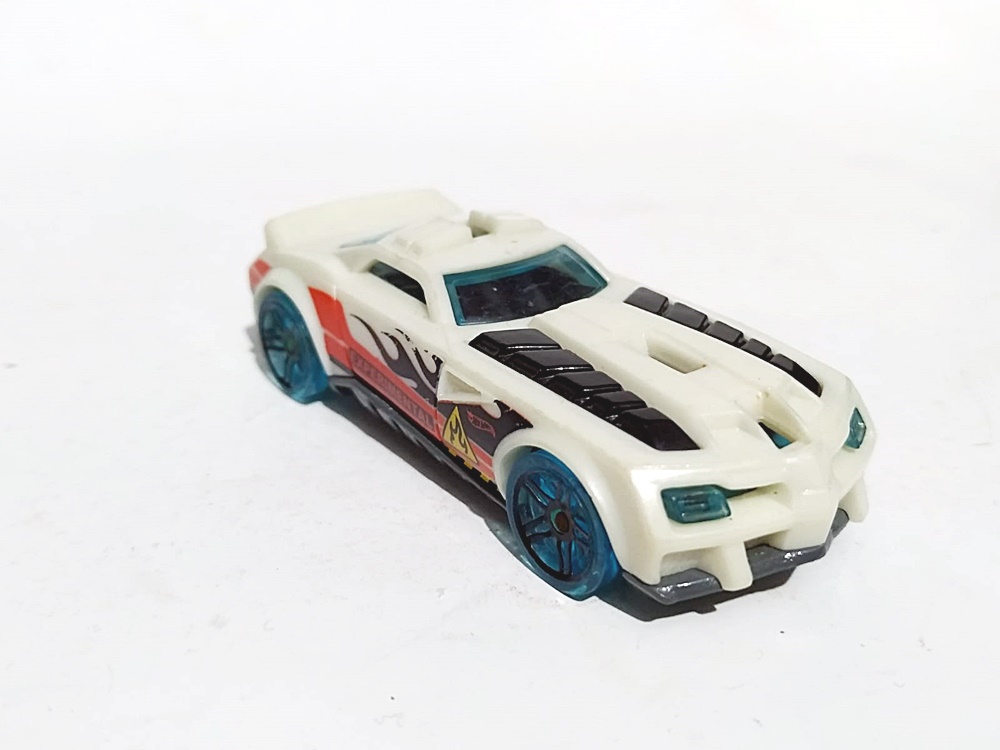 Hot Wheels 2014 Mattel - Barbaric / Oyuncak Araba