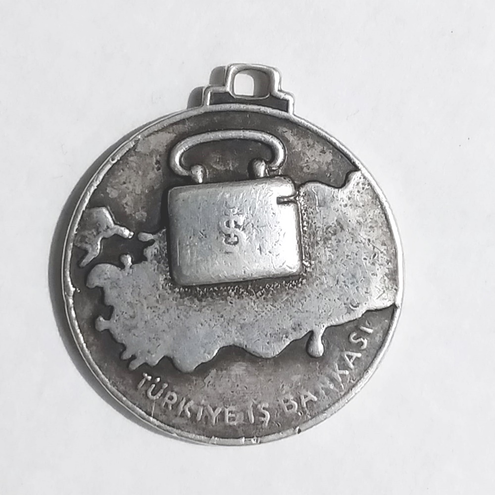 İş Bankası Bir Milyar Mevduat Hatırası 1956 / 900 Ayar Gümüş Anahtarlık