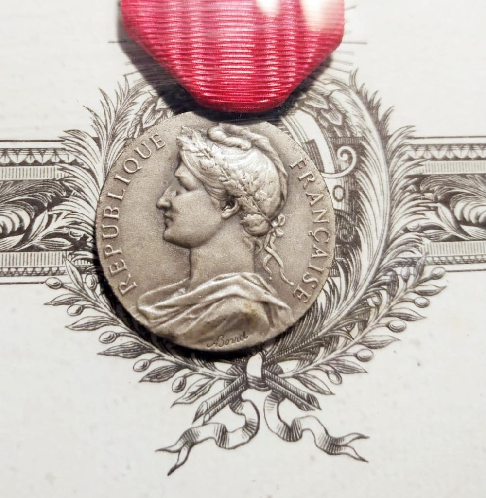 Masonik, gümüş hizmet madalyası ve sertifikası - Medaille D'honneur Du Travail 1957