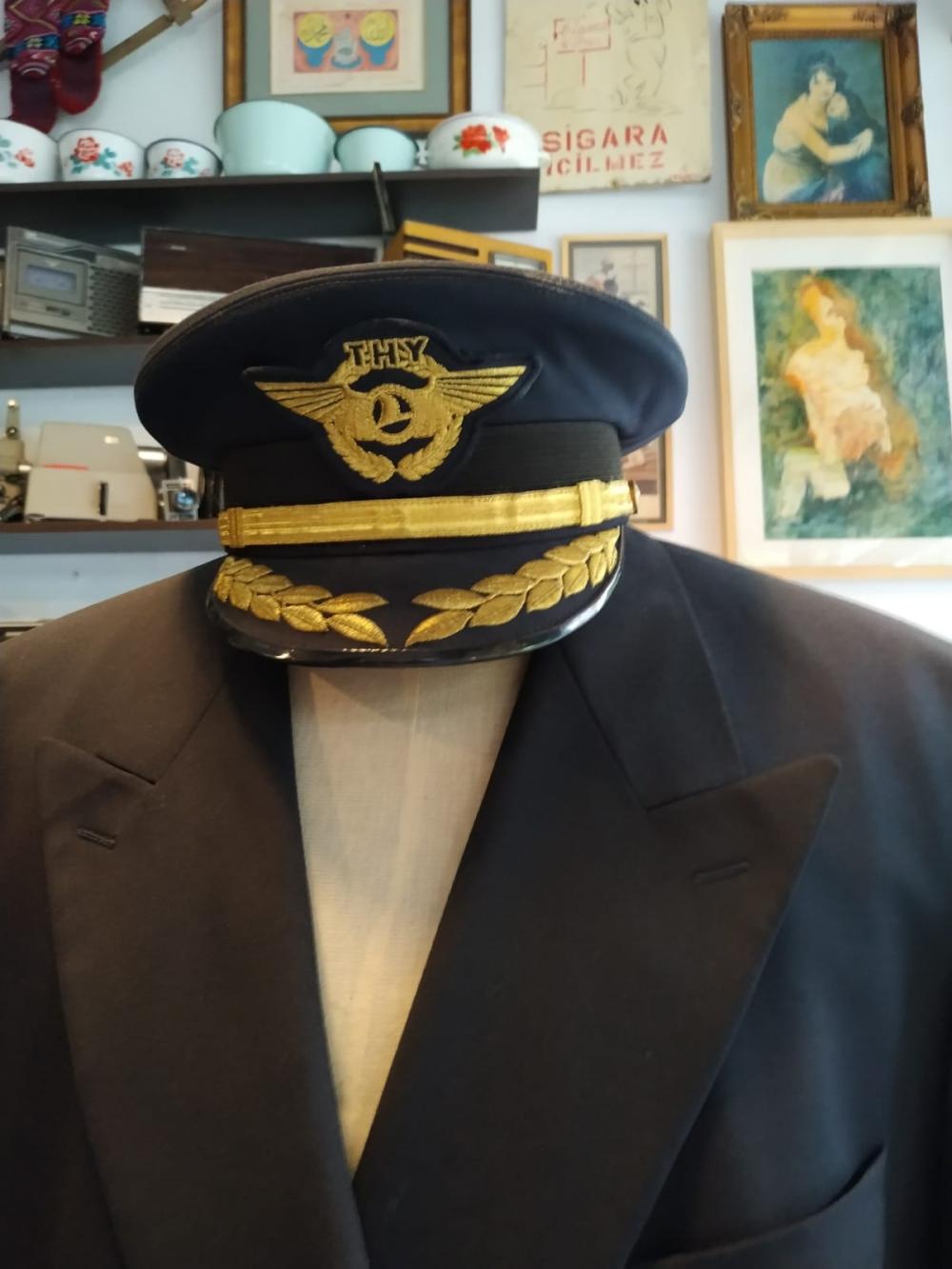 Türk Hava Yolları - Pilot ceket ve şapkası