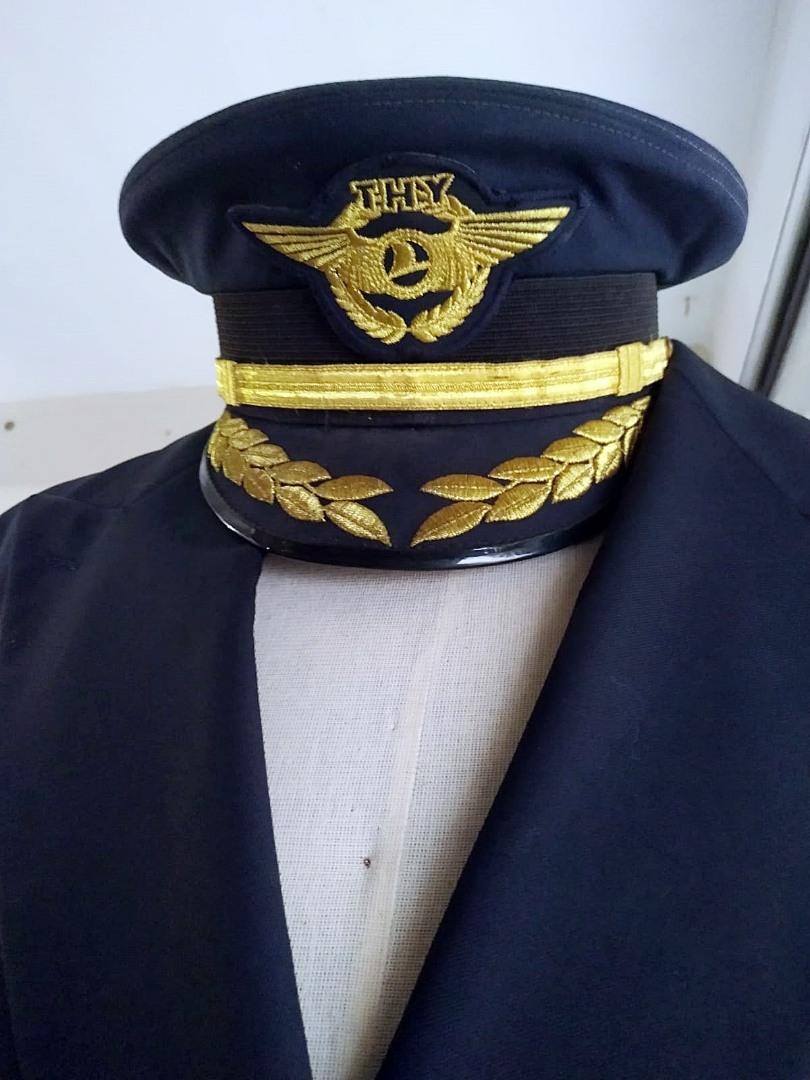 Türk Hava Yolları - Pilot ceket ve şapkası