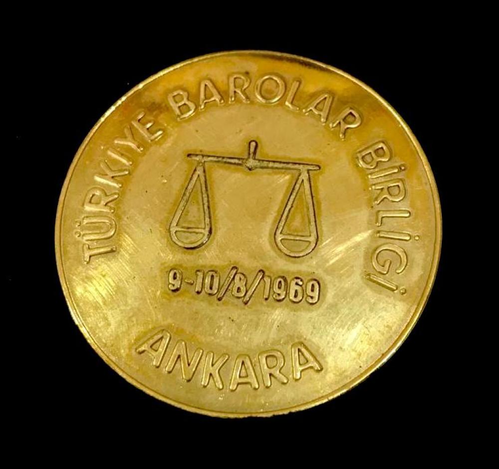Türkiye Barolar Birliği 1969 - Altın görünümlü madalyon