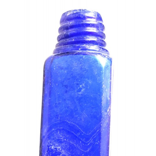Kobalt denizden çıkma yaklaşık bir asırlık şişe 