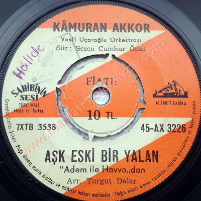 Kamuran AKKOR  / Aşk eski bir yalan, Kokladığım ilk ve son çiçeksin  Türkçe 45'lik Plak - Plak