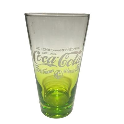 DELICIOUS AND REFRESHING Coca-Cola - Yeşil bardak
