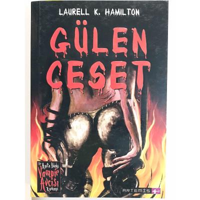 Gülen Ceset / Laurell K. Hamilton  - Kitap