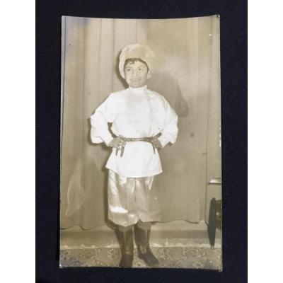Kafkas kıyafetli çocuk - 9x13 Fotoğraf