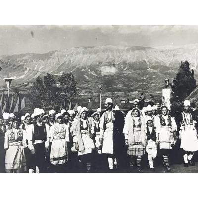 Yerel Kıyafetli Arnavutlar - 18x24 Fotoğraf