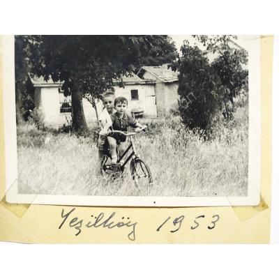 Yeşilköy 1953 - Bisikletli çocuk fotoğrafı / Eski Bakırköy