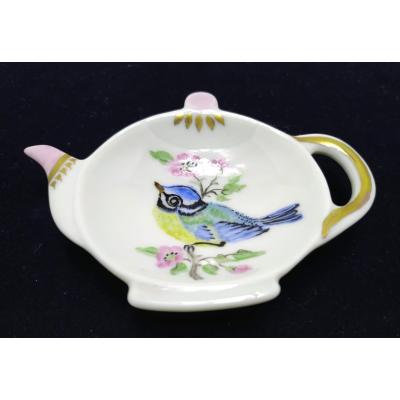 El dekoru kuşlu, çaydanlık formlu porselen - Kullanılmış poşet çay tabağı