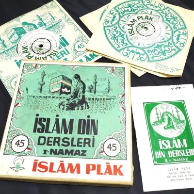 İslam dini dersleri - Kutusunda 4 adet plak / Kore imamı Zübeyir KOÇ - Plak