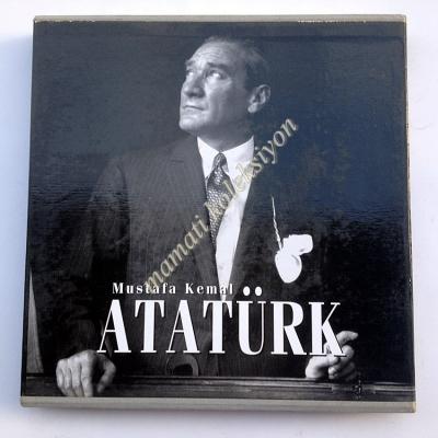 Mustafa Kemal Atatürk - İlhan AKŞİT - Kitap
