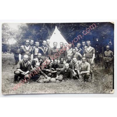Askerler kampta toplu fotoğraf