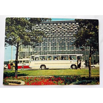 Mercedes Benz O 302 Otomarsan otobüsü Kültür sarayı önünde - Kartpostal Otomobil kartpostalları
